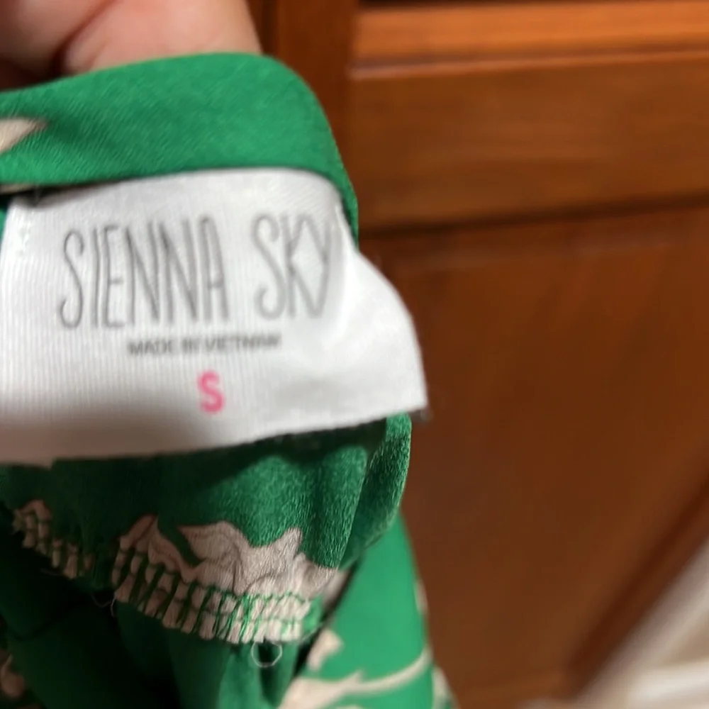 Women’s Sienna Sky top with tie back. Great condition. Size Small. - Picture 5 of 5